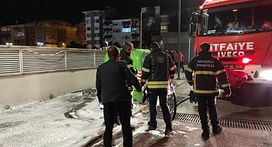 Çöp konteynerine atılan izmarit yangın çıkardı