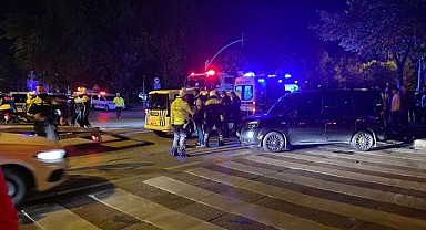 Kocaeli'de polis arabası ile hafif ticari araç çarpıştı