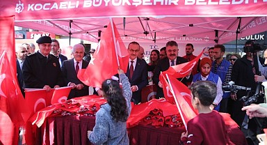 Kocaeli'nde 250 bin Türk bayrağı dağıtılıyor