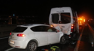 Otomobil, minibüse çarptı; 2’si çocuk 6 yaralı