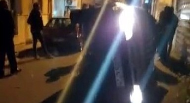 Park halindeki araca çarpan otomobil yan yattı!