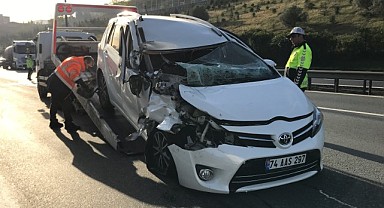 Tıra çarpan otomobildeki 6 kişi yaralandı