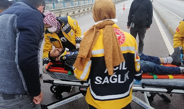 Yemek götüren kurye ıslak zeminde düştü