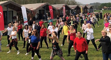 1600 kadın aynı anda zumba yaptı