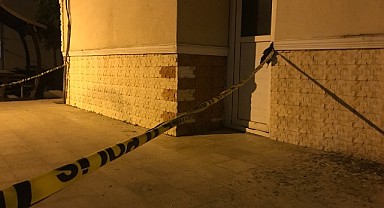 Apartmanın giriş kapısında ölü bulundu!
