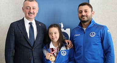 Başkan Büyükakın, şampiyon sporcularla buluştu!