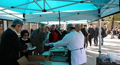 Büyükşehir, Atatürk'ün anısına ikram dağıttı!
