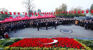 Büyükşehir, şehrin 4 ayrı merkezinde 1084 Atatürk çiçeğinin yer aldığı fotoğraf alanı oluşturdu