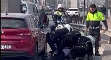 Çaldığı ağabeyinin otomobili ile kaçarken baltayı taşa vurdu!