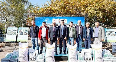 Çiftçilere 37 ton buğday dağıtıldı