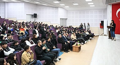 Gençlere etkili iletişim ve liderlik eğitimi