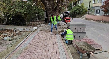  Gölcük Atatürk Mahallesi Yalı Yolu Caddesinde kaldırımlar yenilendi