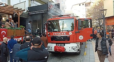 Gölcük'te giyim mağazasında çıkan yangında hasar oluştu!