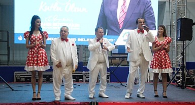 Hababam Vokal Grubu öğretmenler için sahne aldı