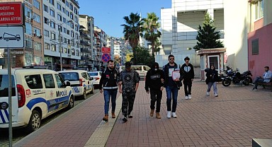 Havaya ateş edip sosyal medyada paylaştılar!