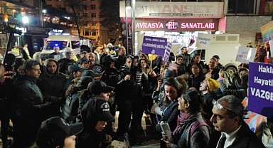 İzinsiz yürümek isteyen gruba polis müdahalesi!