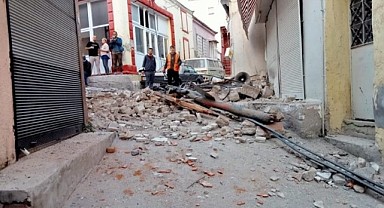 İzmir'deki depremde kalp krizi geçiren vatandaş kurtarılamadı