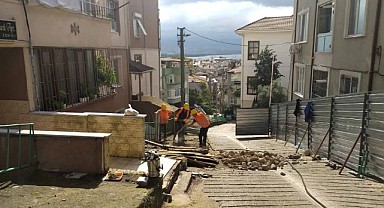 İzmit Hafız Rüştü Sokakta kuyu temelli iksa yapılıyor