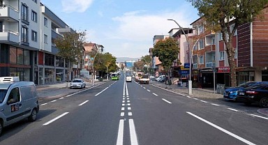 Körfez Akşemsettin Caddesi ve Cumhuriyet Bulvarında yol çizgileri çekildi