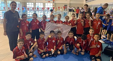 Minik yüzücülerden büyük başarı!