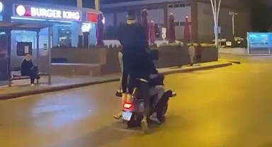 Motosiklete 5 kişi binerek, faciaya böyle davetiye çıkardılar!