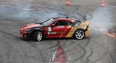 Nefesler tutuldu, drift gösterisi adrenalin dolu anlar yaşattı