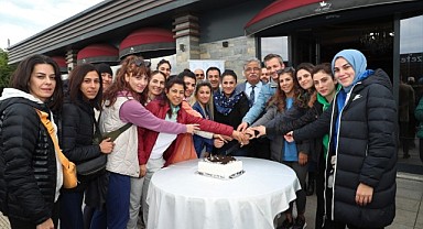 Öğretmenlere sürpriz kutlama