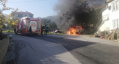 Park halindeki otomobil alev alev yandı!