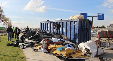 TEM'de hurda yüklü kamyon devrildi!
