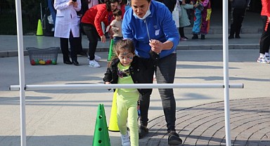Umudun simgesi mavi balonlar gökyüzüne uçtu!