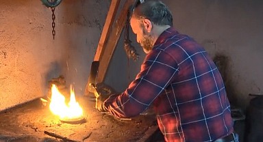 Bakırcılar Çarşısı'nın tek bakır ustası