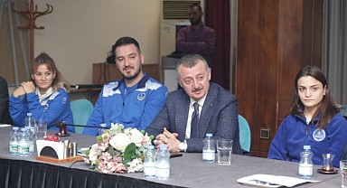 Başkan Büyükakın, Kağıtspor’un şampiyonları ile buluştu