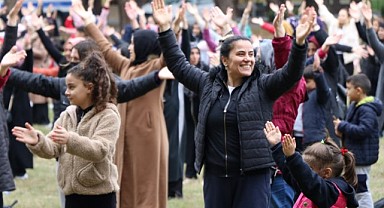 Büyükşehir’le 17 bin kişi zumba yaptı