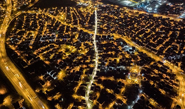Çenesuyu Caddesi ışıl ışıl oldu