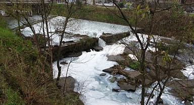 Dere bembeyaz aktı, ekipler bölgeyi inceliyor