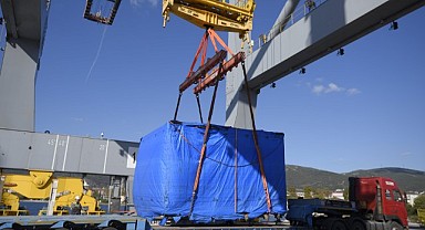 Dev kargolar dünyanın bir ucundan bir ucuna bakın nasıl naklediliyor