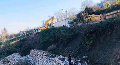 Gölcük Selimiye ve İhsaniye yolunda genişletme ve taş duvar yapılıyor