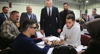 Görme engelliler satrançta kozlarını paylaştı