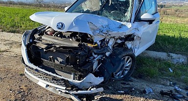 Güneş ışığı gözüne gelen sürücü kaza yaptı!