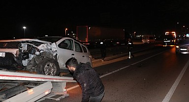 İki otomobil kafa kafaya çarpıştı: 4 yaralı!