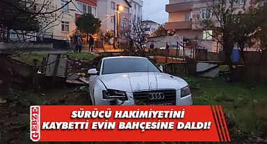 Kontrolden çıkan otomobil çitleri aşıp evin bahçesine daldı
