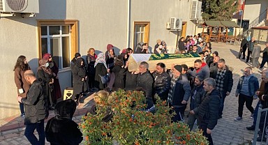 Köprü altında ölü bulunan genç kız son yolculuğuna uğurlandı