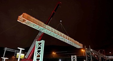 Körfez Şirinyalı üstgeçidinde tabliye montajı