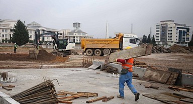 Milli İrade Meydanı’nda temel betonu döküldü