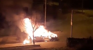 Seyir halindeki otomobil alev alev yandı!