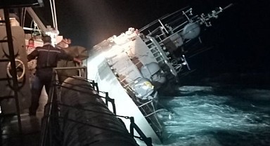 Tayland’da donanma gemisi battı: 31 kayıp