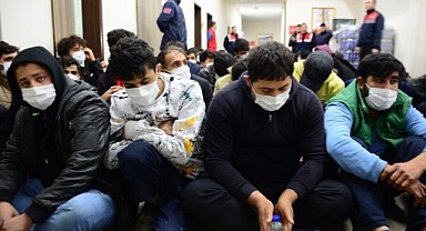 14 düzensiz göçmen sınır dışı edildi