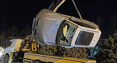 Aracıyla dereye uçan sürücü yaralandı