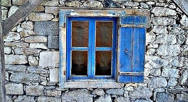 Başiskele'de kargir ev mahkemeden satılık