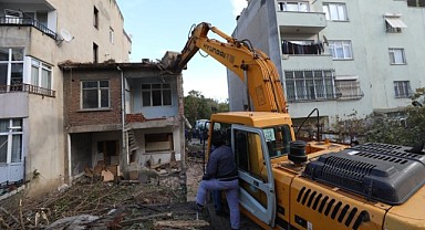 Bir yılda 100 binanın yıkımı gerçekleşti